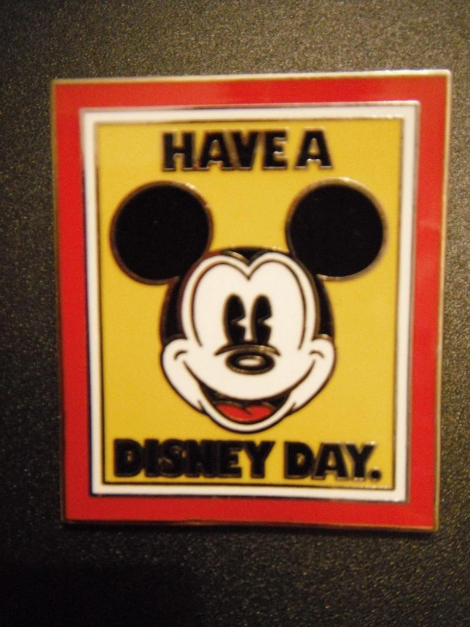 Rare pins disney Disneyland Paris : Pancarte Mickey Have a disney day